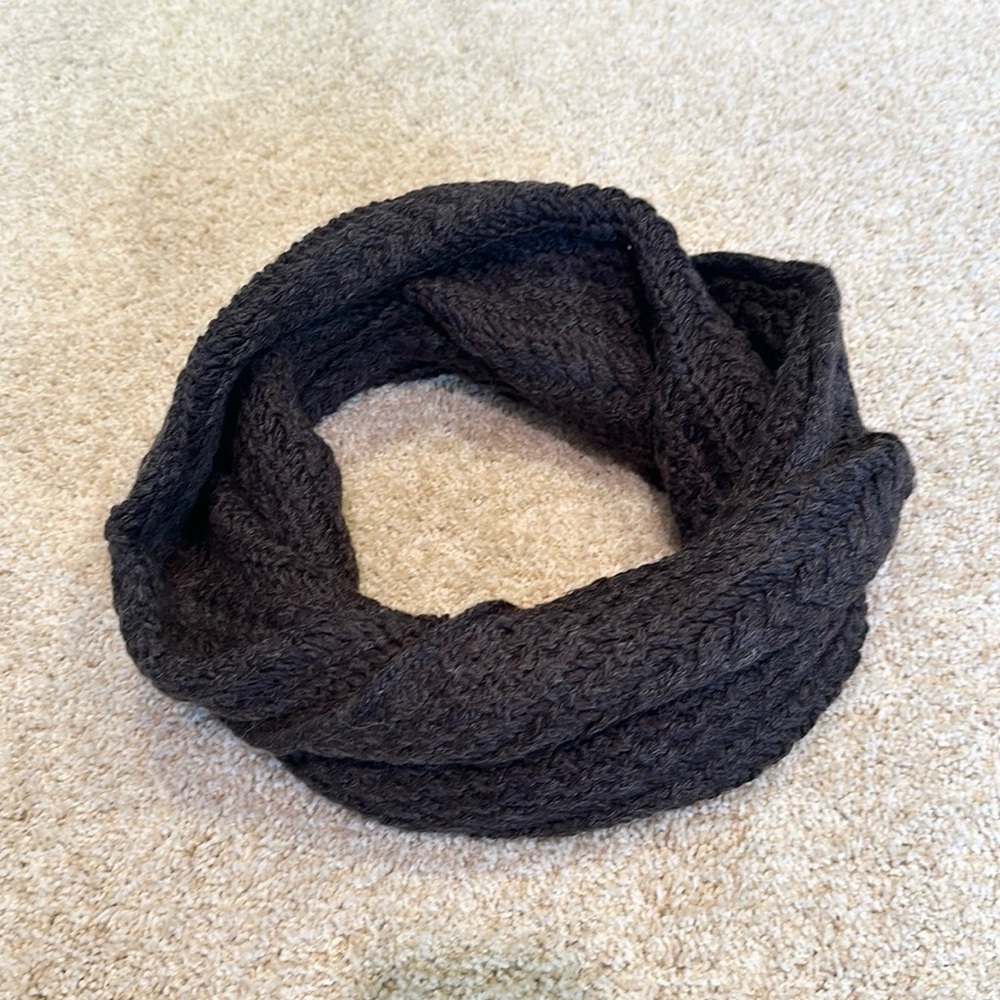 GAP chunky knit charcoal gray infinity scarf